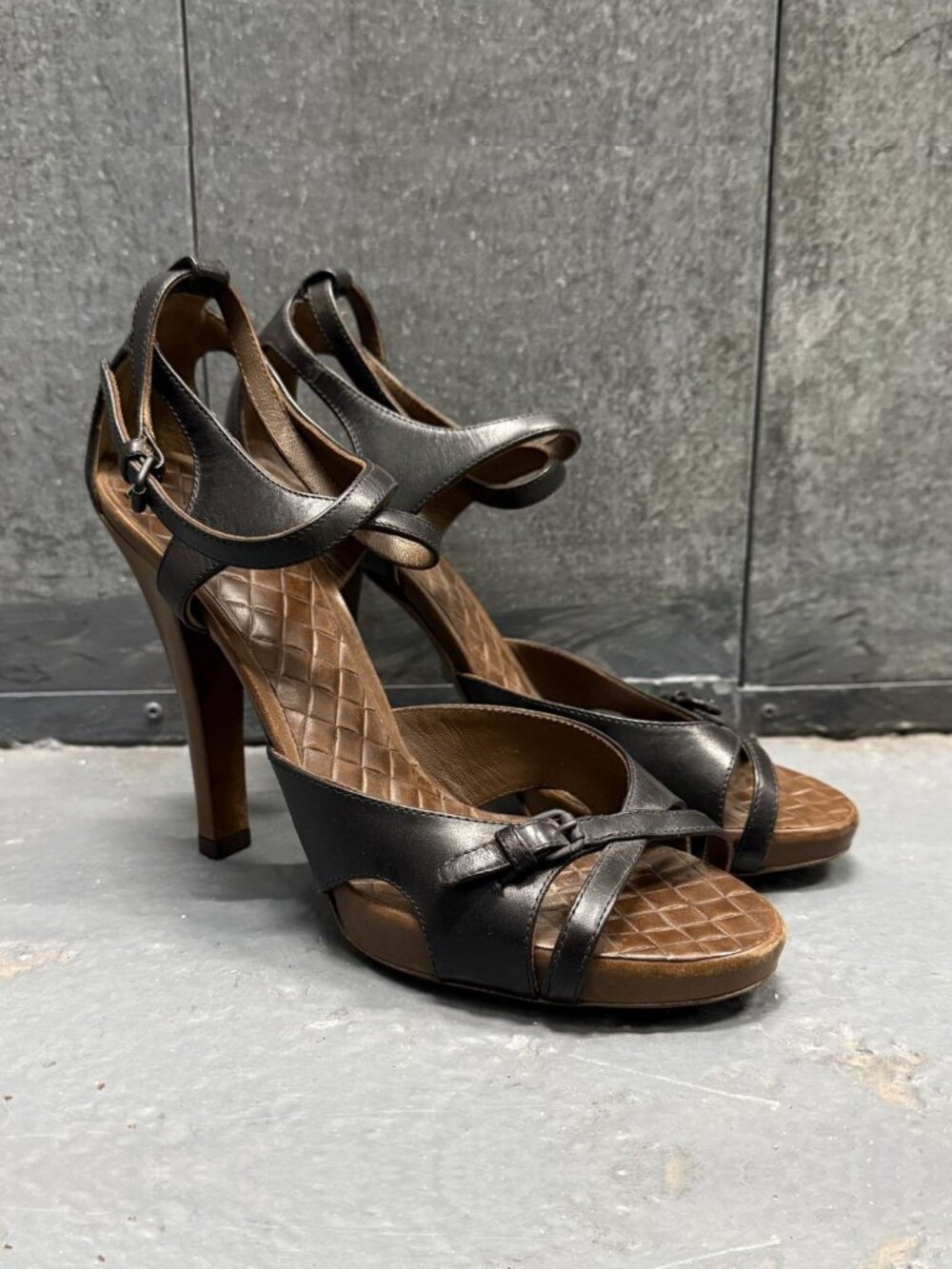 BOTTEGA VENETA BLACK LEATHER INTRECCIATO INSOLE ANKLE STRAP PEEP TOE HEELS